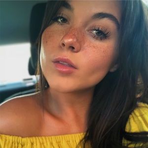 Meet your Posher, Caroline